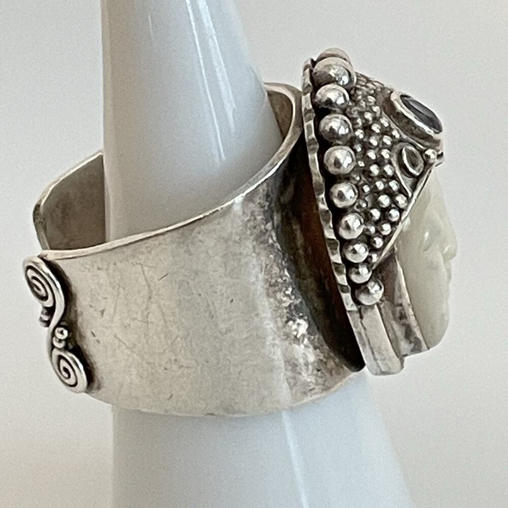 Sajen Sterling Silver Mother Of Pearl Ring - Picture 2 of 12